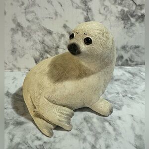 Sand Creations Sand Art Seal pup
Figurine